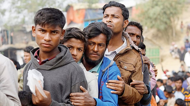 বাংলাদেশে আশ্রিত রোহিঙ্গা শরণার্থীদের বাস্তবসম্মত সহায়তায় এগিয়ে আসা উচিত