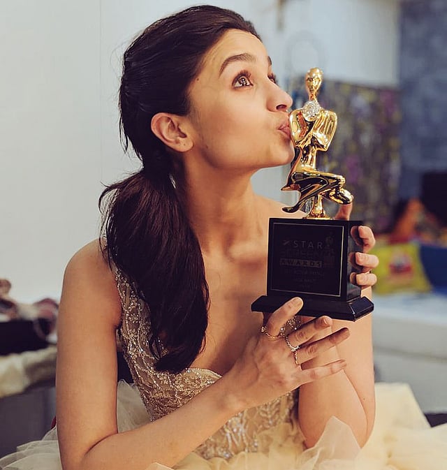 অভিনয়জীবন খুব বেশি দিনের না হলেও ঝুলিতে পুরেছেন অনেক পুরস্কার। ছবি: টুইটার