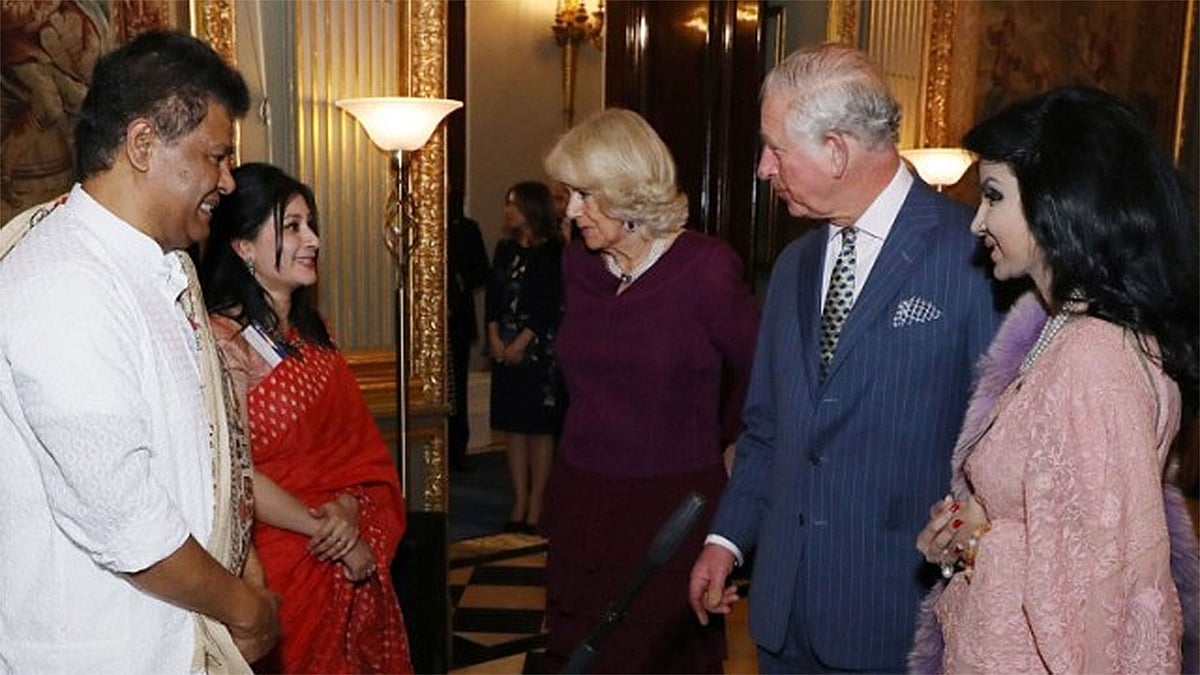 হাইকমিশনার সাইদা মুনা তাসমীন প্রিন্স চার্লস ও তাঁর স্ত্রীর সঙ্গে রাজরূপা চৌধুরী ও ওস্তাদ ইউসুফ আলী খানকে পরিচয় করিয়ে দিচ্ছেন। ছবি: প্রেস বিজ্ঞপ্তি