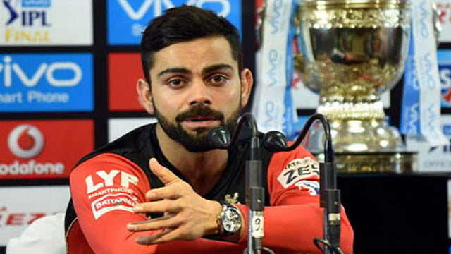 এই ট্রফিটা কেন জানি ধরা দিচ্ছে না কোহলিকে। ফাইল ছবি