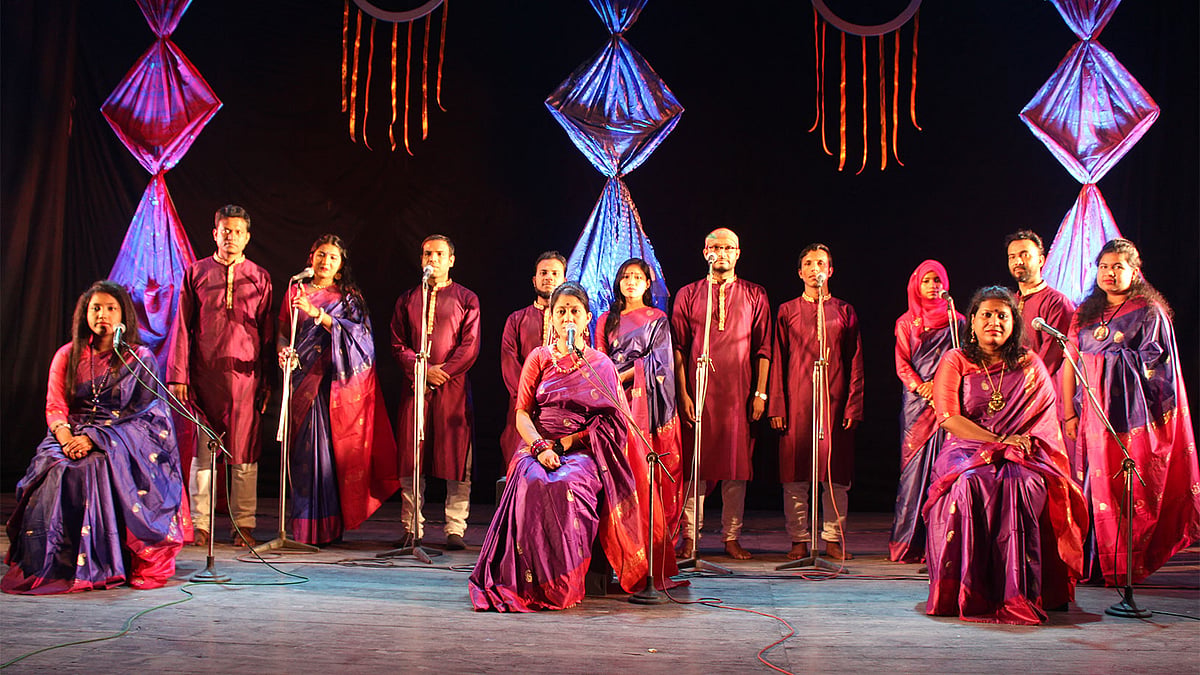 আবৃত্তি একাডেমির পরিবেশনায় মঞ্চস্থ হলো ‘কর্তৃত্ব গ্রহণ কর, নারী’