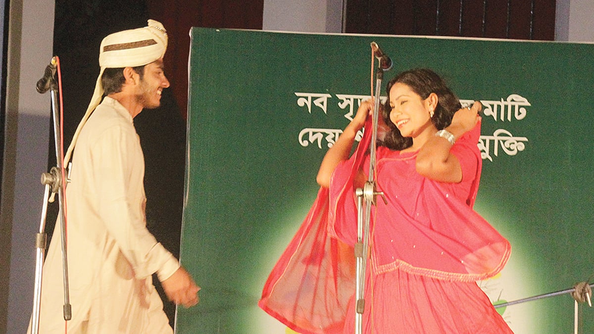 বছরেরর শুরুতে কেন্দ্রীয় শহীদ মিনারে আয়োজিত পথনাটক উৎসবে অংশগ্রহণ করে ঢাকার নাট্যদলগুলো