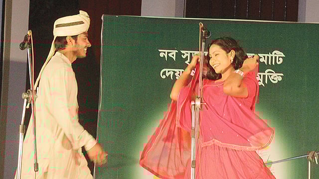 বছরেরর শুরুতে কেন্দ্রীয় শহীদ মিনারে আয়োজিত পথনাটক উৎসবে অংশগ্রহণ করে ঢাকার নাট্যদলগুলো