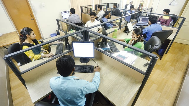 প্রযুক্তিনির্ভর আধুনিক শিক্ষা ব্যবস্থা গড়ে তোলার কাজ করেন অ্যাডি সফটের কর্মীরা। ছবি: সুমন ইউসুফ