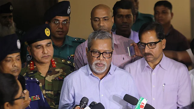 প্রধান নির্বাচন কমিশনার কে এম নুরুল হুদা। দুপুর একটা, চট্টগ্রাম সার্কিট হাউস, চট্টগ্রাম। ছবি: সৌরভ দাশ