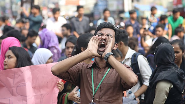স্লোগানে মুখরিত একটি দিন।