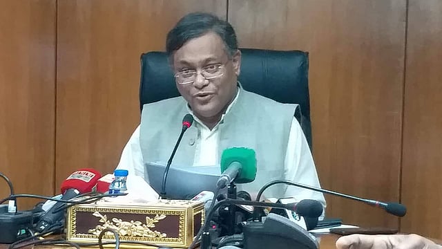 সচিবালয়ে সংবাদ সম্মেলনে তথ্যমন্ত্রী হাছান মাহমুদ। ছবি: মোশতাক আহমেদ