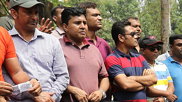 বিক্ষোভ সমাবেশে বক্তব্য দেন ছাত্রদলের সাধারণ সম্পাদক আকরামুল হাসান। অপরাজেয় বাংলার পাদদেশ, ঢাকা বিশ্ববিদ্যালয়, ১৯ মার্চ। ছবি: দীপু মালাকার