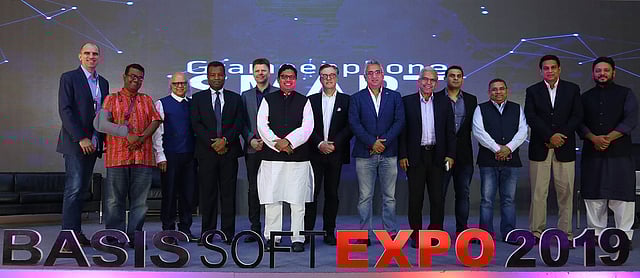 বেসিস এক্সপোর প্রথম দিনে উদ্বোধন করা হলো ডিজিটাল বাংলাদেশের পরবর্তী ধাপ গ্রামীণফোনের আইওটি সেবা। ছবি: সংগৃহীত