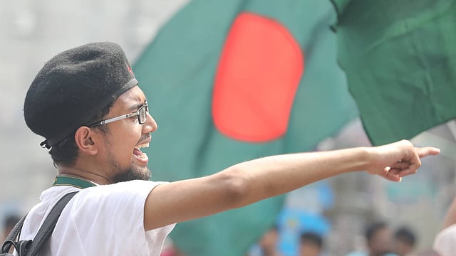 রাজধানীর প্রগতি সরণির যমুনা ফিউচার পার্কের সামনে সড়কে শিক্ষার্থীদের অবস্থান। নদ্দা, ঢাকা, ২০ মার্চ। ছবি: আবদুস সালাম