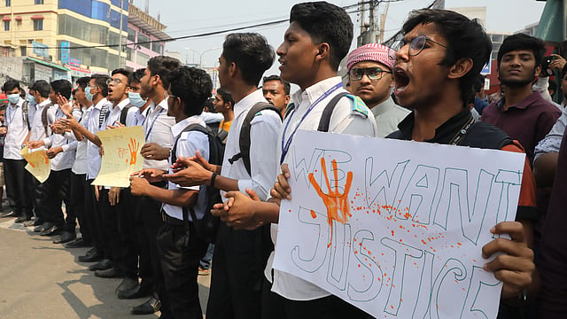 বিভিন্ন কলেজ ও বিশ্ববিদ্যালয়ের শিক্ষার্থীরা কর্মসূচিতে অংশ নেন।
