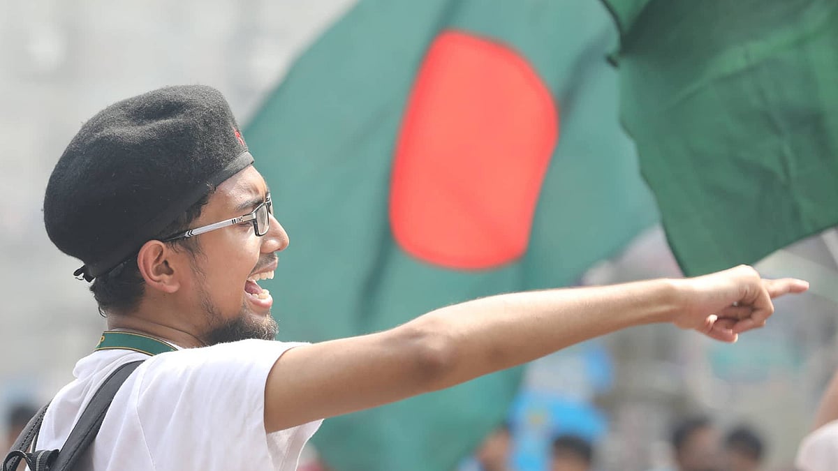 রাজধানীর প্রগতি সরণির যমুনা ফিউচার পার্কের সামনে সড়কে শিক্ষার্থীদের অবস্থান। নদ্দা, ঢাকা, ২০ মার্চ। ছবি: আবদুস সালাম