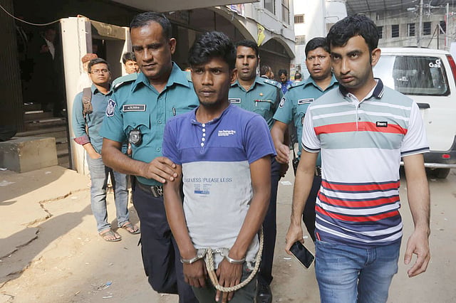 আবরার আহমেদ চৌধুরী নিহত হওয়ার ঘটনায় গ্রেপ্তার সুপ্রভাত পরিবহনের বাসের চালক সিরাজুল ইসলাম। তাঁকে ঢাকার মুখ্য মহানগর হাকিম আদালতে হাজির করা হয়। ঢাকা, ২০ মার্চ। ছবি: হাসান রাজা