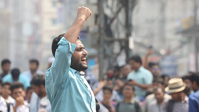 রাজধানীর প্রগতি সরণির যমুনা ফিউচার পার্কের সামনে সড়কে শিক্ষার্থীদের অবস্থান। নদ্দা, ঢাকা, ২০ মার্চ। ছবি: আবদুস সালাম