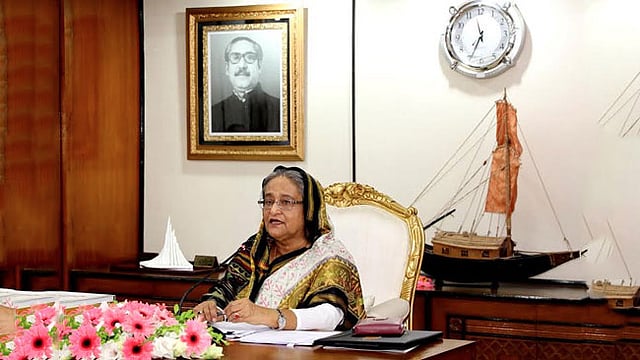 প্রধানমন্ত্রী শেখ হাসিনা তাঁর কার্যালয়ে ‘মহেশখালী-মাতারবাড়ী সমন্বিত অবকাঠামো উন্নয়ন কার্যক্রম প্রকল্পের উপস্থাপনা’ সভায় বক্তব্য দেন। ঢাকা, ২১ মার্চ। ছবি: বাসস