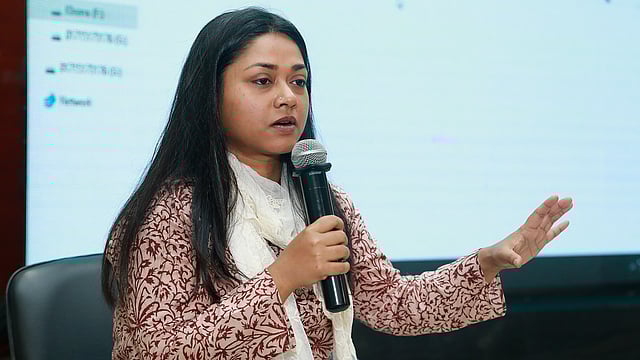 ফেম ফ্যাক্টরি আয়োজিত ‘আগামীর নির্মাতা’ কর্মশালায় বক্তৃতা দেন রুবাইয়াত হোসেন। ছবি: প্রথম আলো