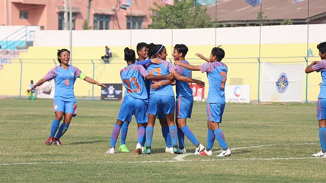 স্বাগতিক নেপালকে ৩-১ গোলে হারিয়ে টানা পঞ্চম সাফের শিরোপা জিতেছে ভারত। সংগৃহীত ছবি