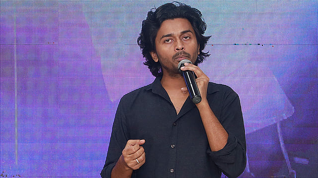 ফেম ফ্যাক্টরি আয়োজিত ‘আগামীর নির্মাতা’ কর্মশালায় বক্তৃতা দেন মেজবাউর রহমান। ছবি: প্রথম আলো