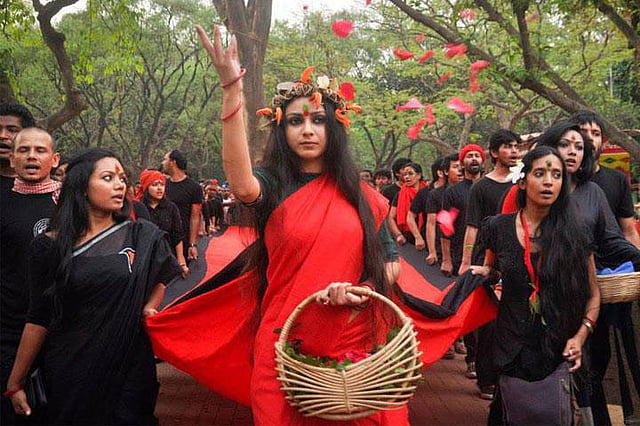 প্রাচ্যনাটের ‘লালযাত্রা’। ফাইল ছবি