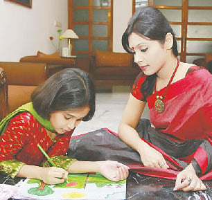 ঘর থেকেই বোনা হোক দেশপ্রেমের বীজ। ছবি: নকশা