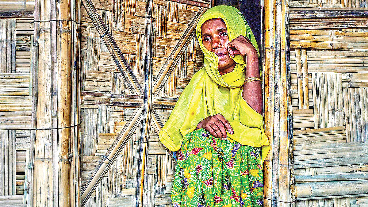 রোহিঙ্গা নারী। কক্সবাজারের উখিয়ার জামতলী আশ্রয়শিবিরে।  ফাইল ছবি