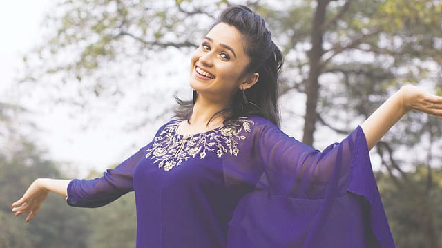 দাঁত সুন্দরে হাসিও সুন্দর হয়। ছবি: অধুনা