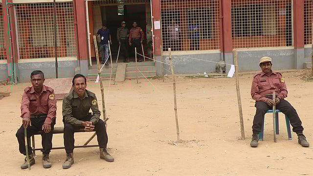 এবার উপজেলা পরিষদ নির্বাচনে অনেক এলাকায় ভোটারের খরা দেখা গেছে। ফাইল ছবি