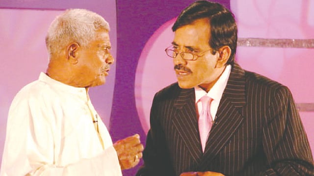 পলান সরকারের সঙ্গে হানিফ সংকেত