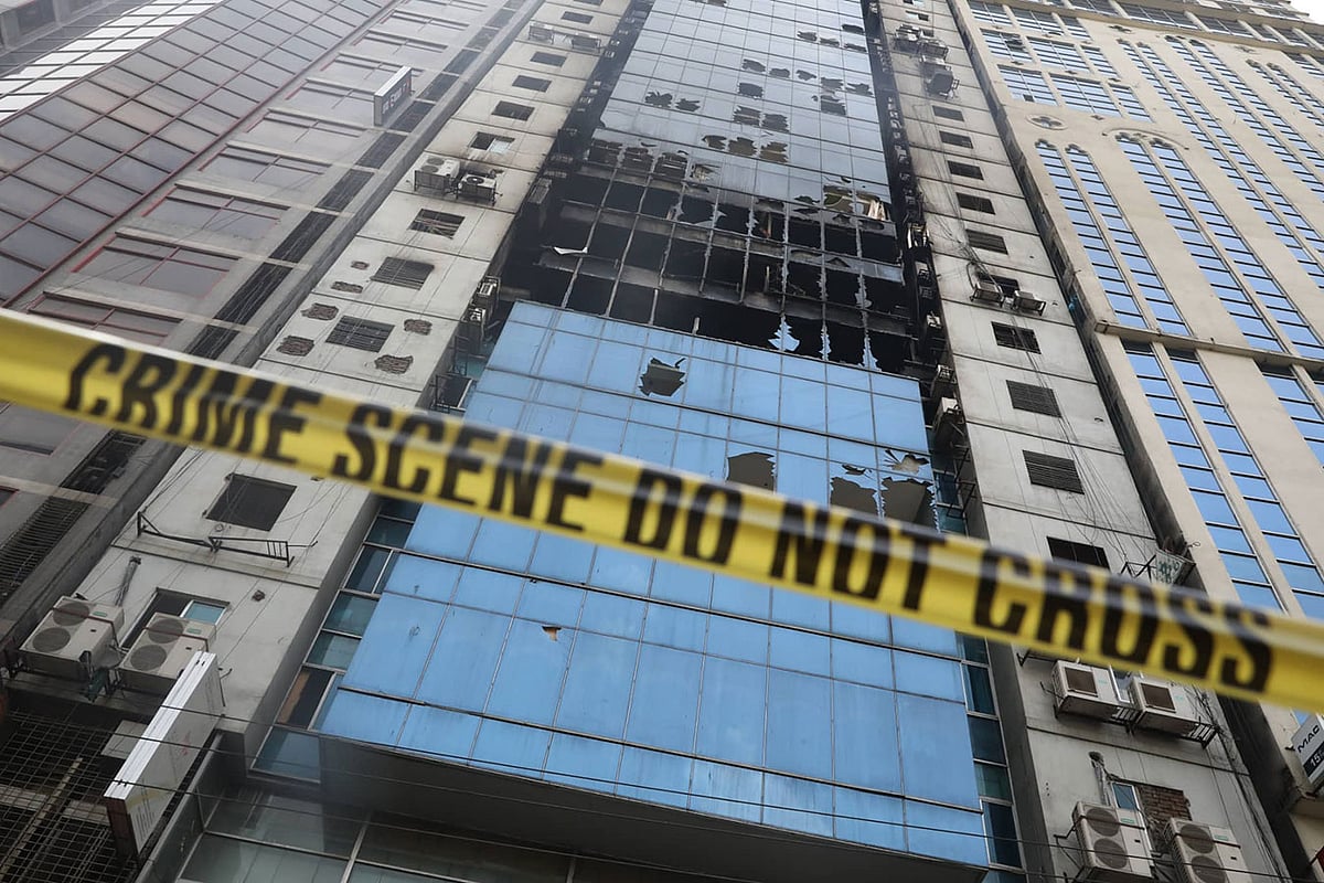 আগুনে ক্ষতিগ্রস্ত এফআর টাওয়ার। ছবি: আবদুস সালাম