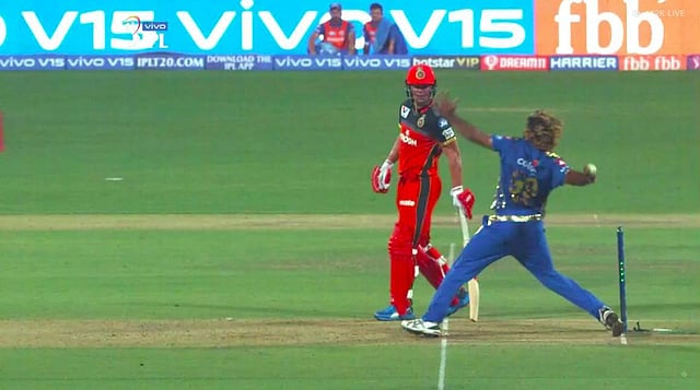 শেষ ডেলিভারিতে মালিঙ্গার পা দাগ টপকে গিয়েছিল। ছবি: টুইটার