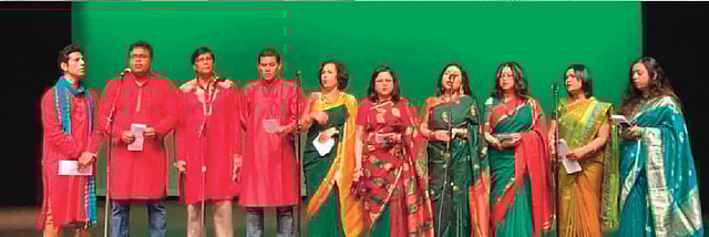 এইচবিবির স্বাধীনতা দিবস ও তহবিল সংগ্রহের অনুষ্ঠানে দলীয় সংগীত পরিবেশনা করা হয়