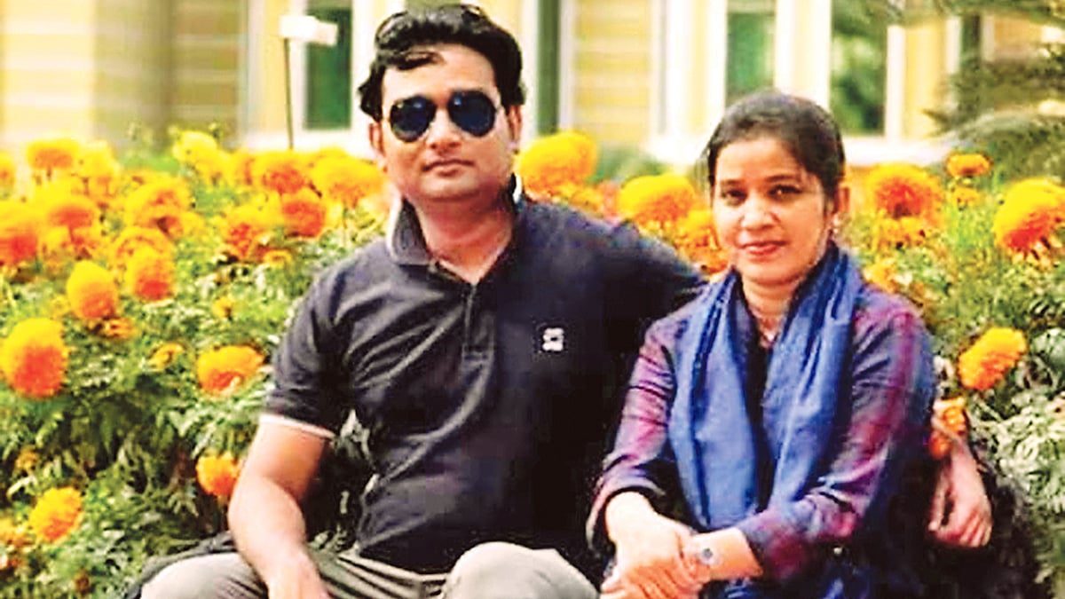 মাকসুদুর রহমান ও রুমকি রহমান। বনানীর আগুনে চিরতরে চলে গেছেন এই দম্পতি। ছবি: সংগৃহীত