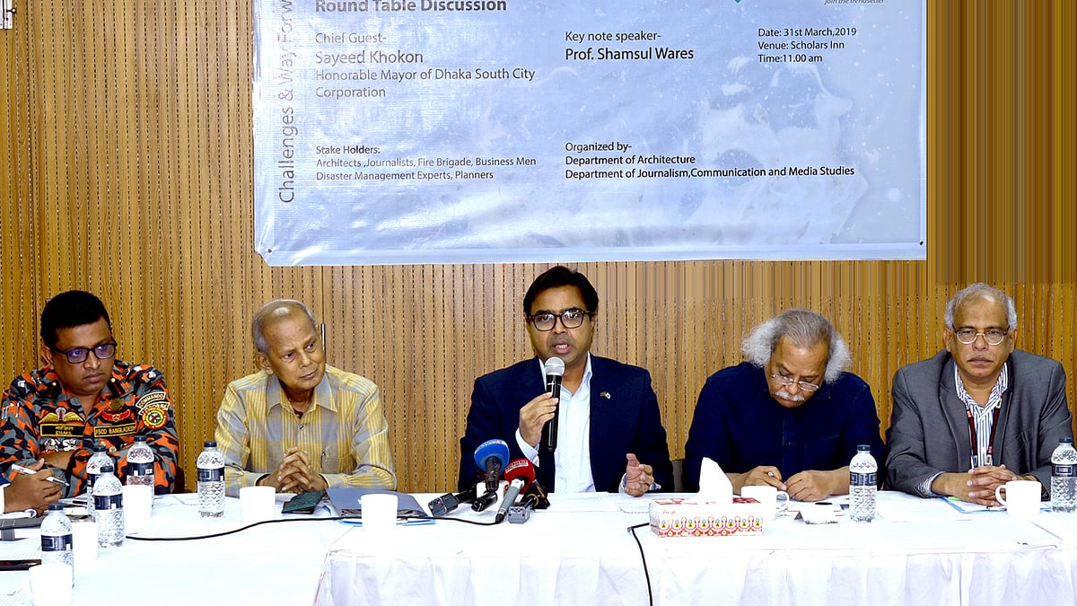 স্টেট ইউনিভার্সিটির আয়োজনে এক বৈঠকে বক্তব্য রাখছেন ঢাকা দক্ষিণ সিটি করপোরেশনের (ডিএসসিসি) মেয়র মোহাম্মদ সাঈদ খোকন। ছবি: প্রথম আলো