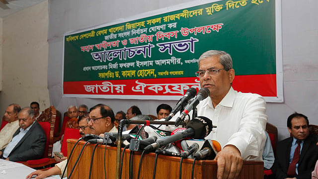 মহান স্বাধীনতা ও জাতীয় দিবসের আলোচনায় বক্তব্য রাখছেন বিএনপির মহাসচিব মির্জা ফখরুল ইসলাম আলমগীর। জাতীয় প্রেসক্লাব, ঢাকা, ৩১ মার্চ। ছবি: হাসান রাজা