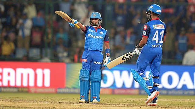 দলকে জেতানোর পথ দেখিয়েছিলেন পৃথ্বী। ছবি: এএফপি