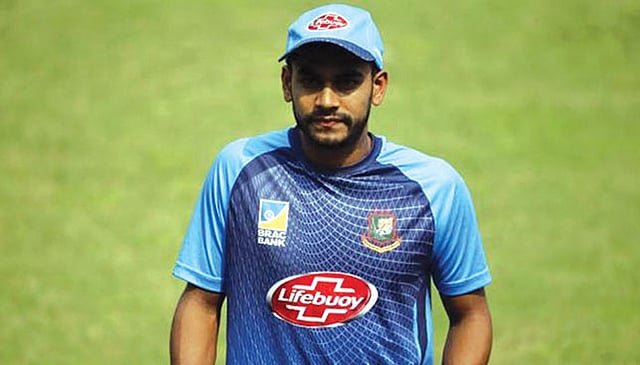 বিশ্বকাপ ভাবনায় মগ্ন মেহেদী হাসান মিরাজ। ফাইল ছবি