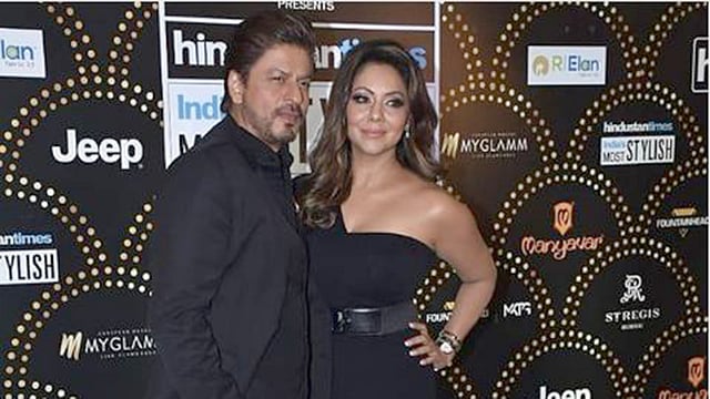 ‘ইন্ডিয়াস মোস্ট স্টাইলিশ অ্যাওয়ার্ডস ২০১৯’ অনুষ্ঠানে শাহরুখ খান ও গৌরী খান