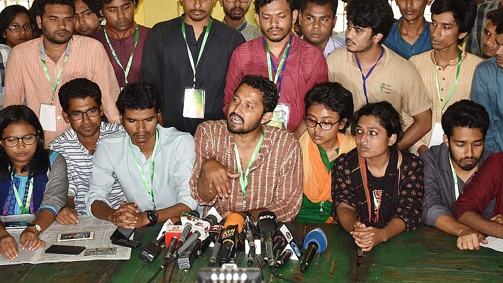বাম সংগঠনগুলো ও স্বতন্ত্র প্রার্থীরা নানা দাবিকে এক সঙ্গে কর্মসূচি পালন করে। ছবি: প্রথম আলো