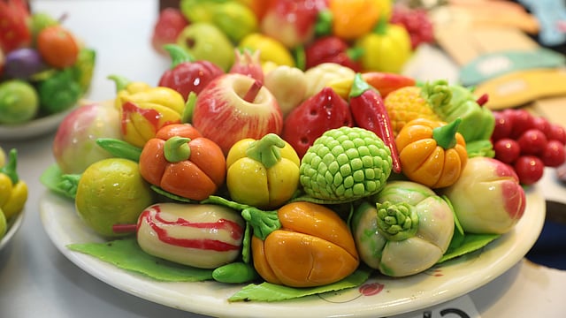 ঘরসজ্জার নানা পণ্য নিয়ে অনেকে এসেছেন মেলায়।