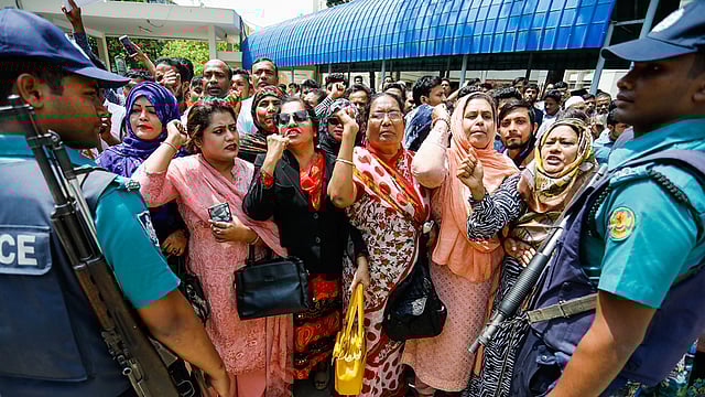 বিএসএমএমইউ এলাকায় বিএনপির নেতা-কর্মীদের বিক্ষোভ।