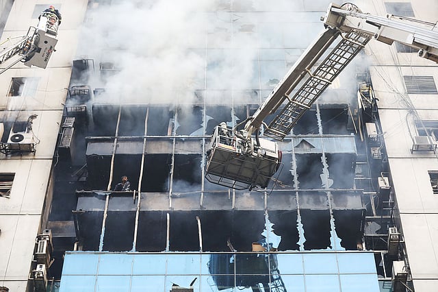 আমরা যেন মৃত্যুর ফাঁদে পড়েছি