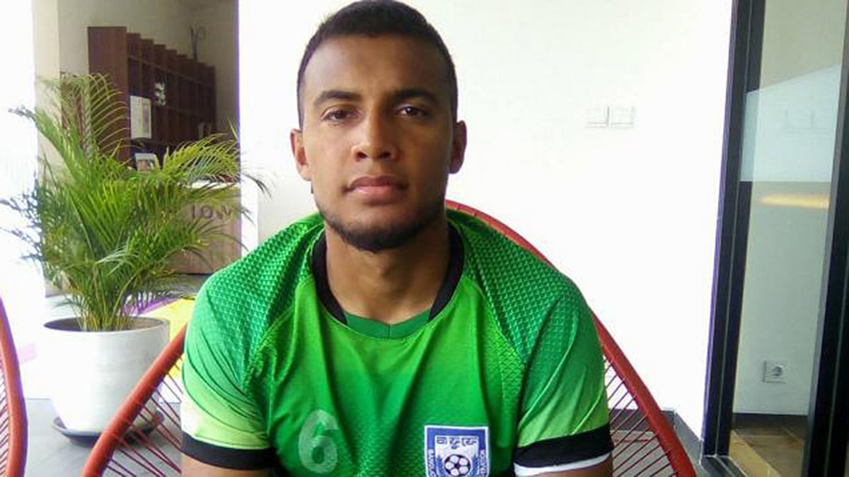 বাংলাদেশ জাতীয় ফুটবল দলের অধিনায়ক জামাল ভূঁইয়া। ফাইল ছবি