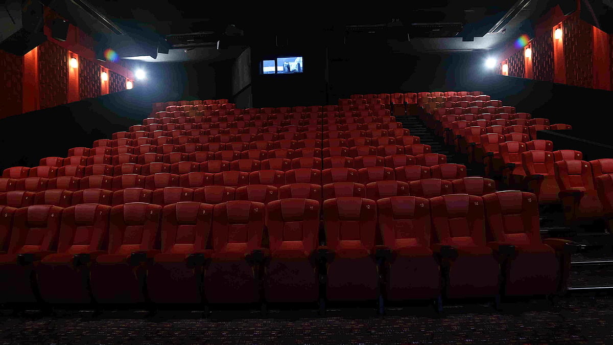 তথ্যমন্ত্রীর আশ্বাসে প্রেক্ষাগৃহ বন্ধের সিদ্ধান্ত থেকে আপাতত সরে এসেছে বাংলাদেশ চলচ্চিত্র প্রদর্শক সমিতি