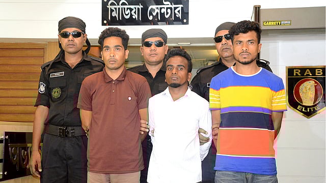 ইয়াবা পাচারের অভিযোগে তিনজনকে গ্রেপ্তার করেছে র‍্যাব। ছবি: সংগৃহীত