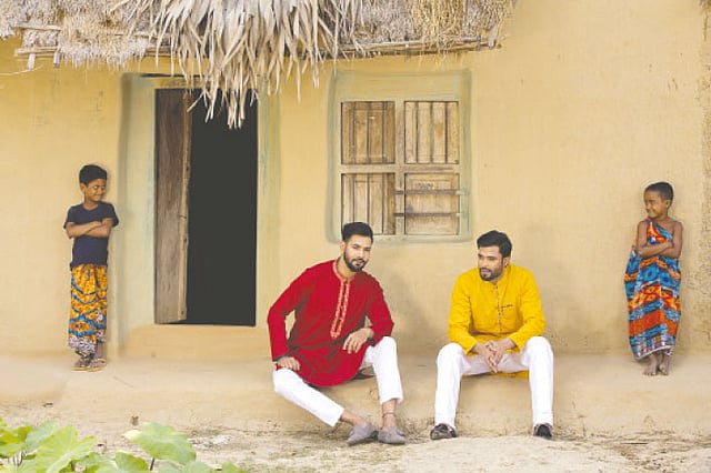 পাঞ্জাবির বুকে ছোট পকেট। পাঞ্জাবি: লুবনান ও মেনজ ক্লাব