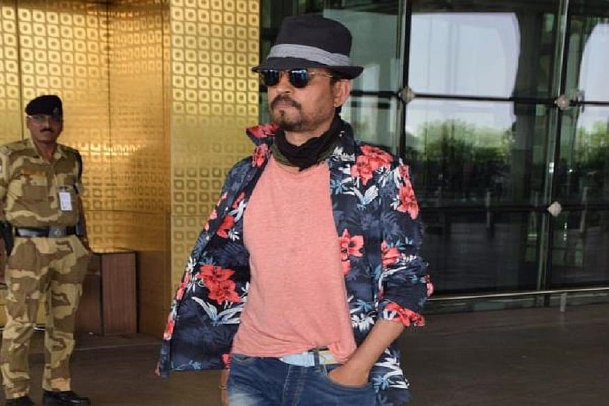 মুম্বাই বিমানবন্দরে বেশ ফুরফুরে ইরফান খান