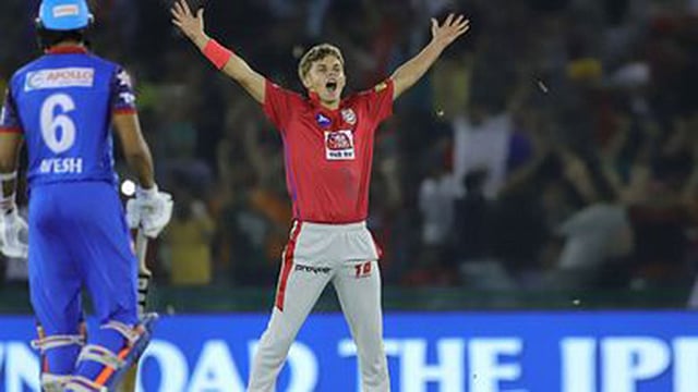 হ্যাটট্রিকের পর স্যাম কারেনের উল্লাস। ছবি: আইপিএল ডটকম