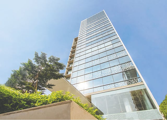 যথাযথভাবে নিয়ম মেনে ভবন নির্মাণ করলে এবং পরে সচেতন থাকলে আগুন লাগার মতো দুর্ঘটনা থেকে নিরাপদ থাকা যায়। ছবি: ভলিউমজিরো