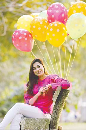 হাসিমুখ কঠিন সময় পার করতে সহায়তা করে। ছবি: অধুনা