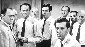 দ্য টুয়েলভ অ্যাংরি ম্যান ছবির দৃশ্য